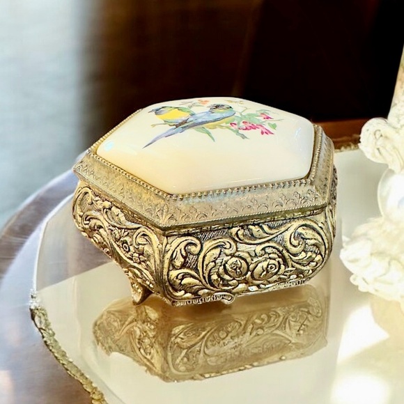 Vintage Sankyo Japan Gold Tone Hexagonal Trinket Music Box - Picture 5 of 11